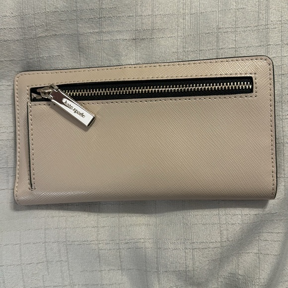 Large kate spade wallet - Picture 3 of 3